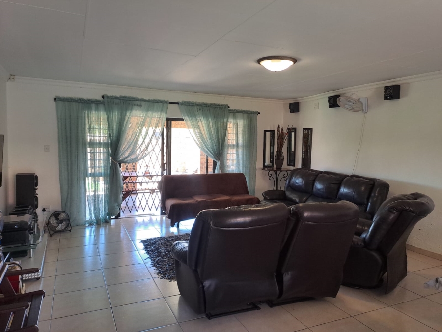 2 Bedroom Property for Sale in Naudeville Free State